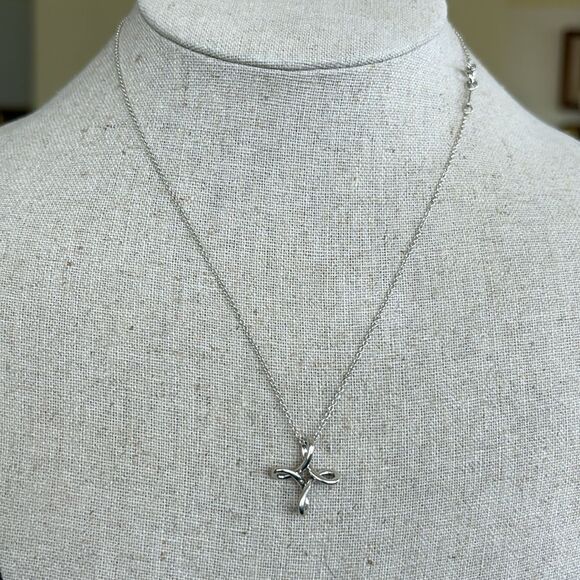 Tiffany & Co. Elsa Peretti Infinity Cross Small Sterling Silver - Picture 2 of 10